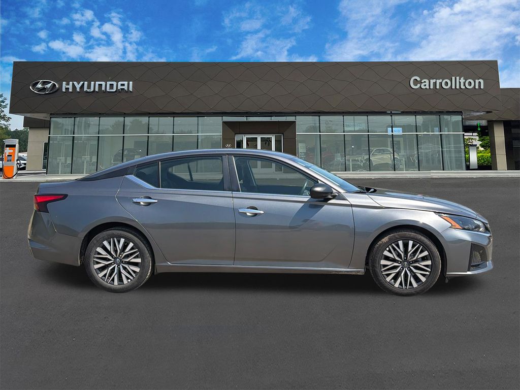 Used 2025 Gray Nissan 2.5 SV image 4