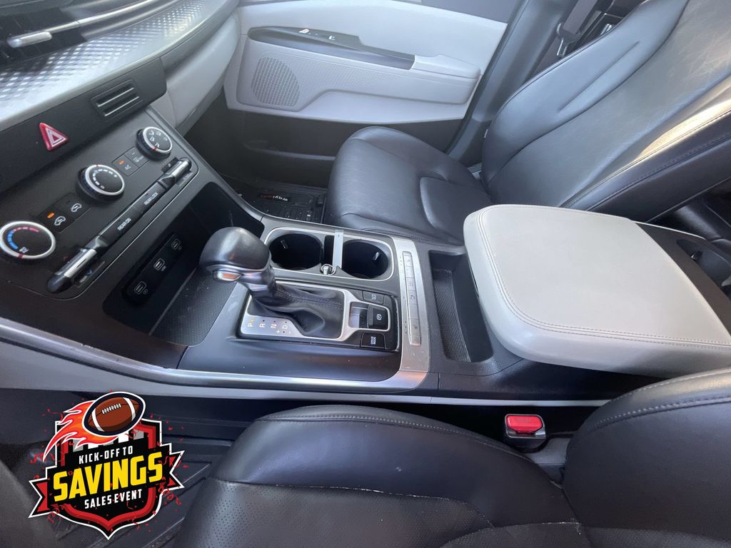 Used 2022 Kia Carnival Van