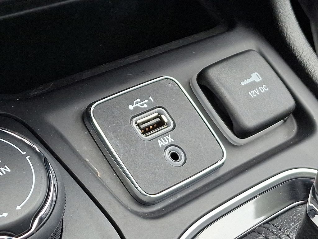 Thumbnail: 2021 Jeep Cherokee - 26