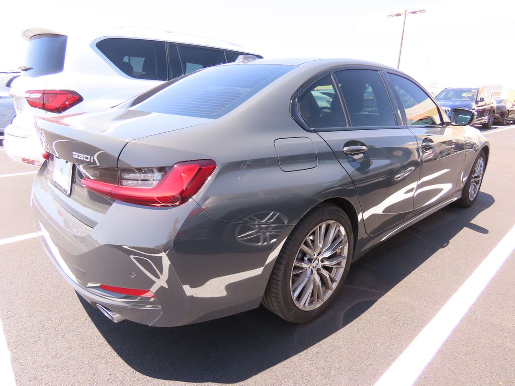 Thumbnail: 2023 BMW 3 Series - 3