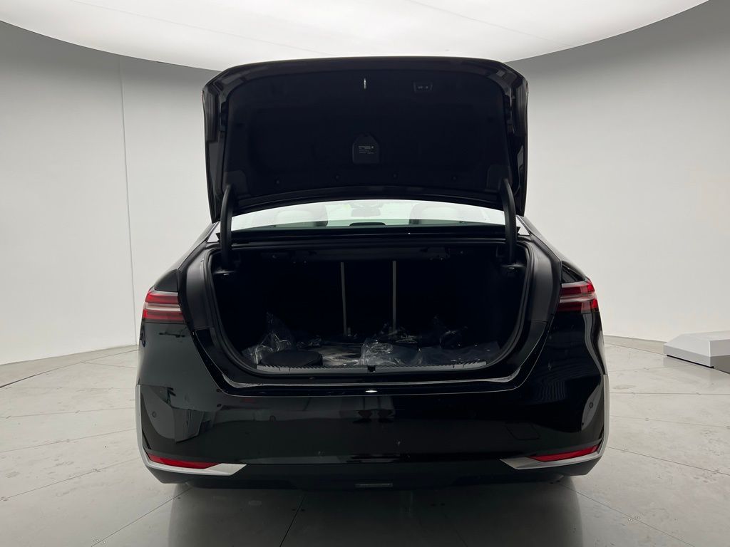 Thumbnail: 2026 BMW 5 Series - 5