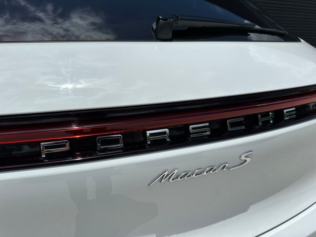 2025 Porsche Macan S 12