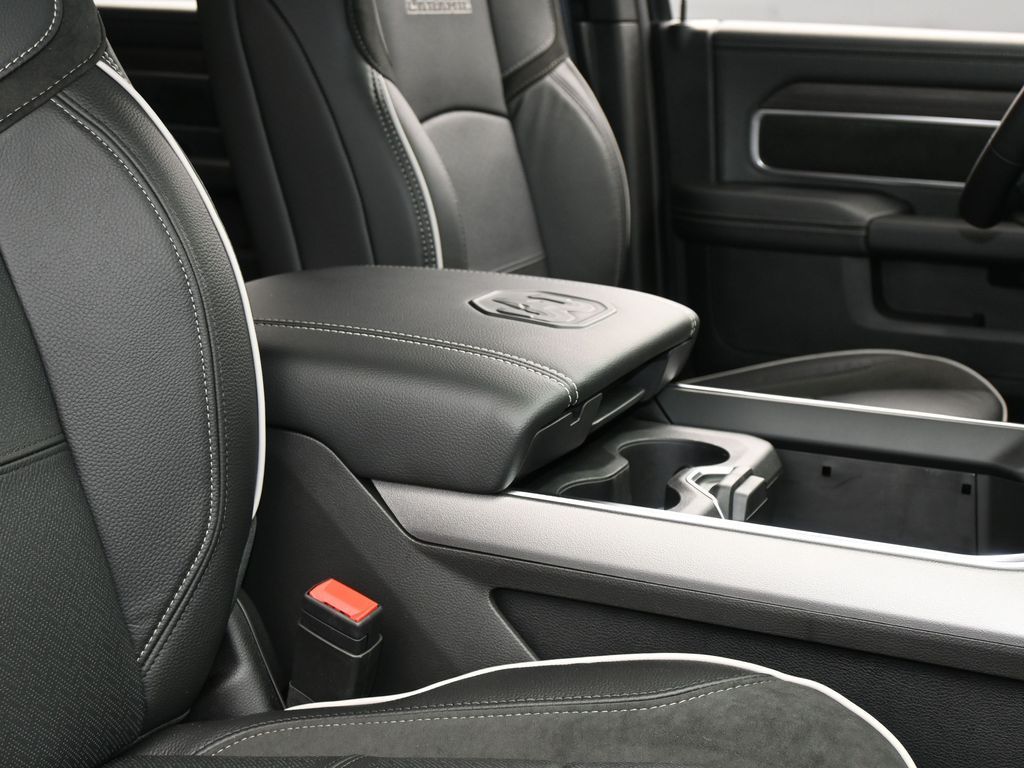 New 2026 Diamond Black Crystal Pearlcoat Ram Laramie image 43