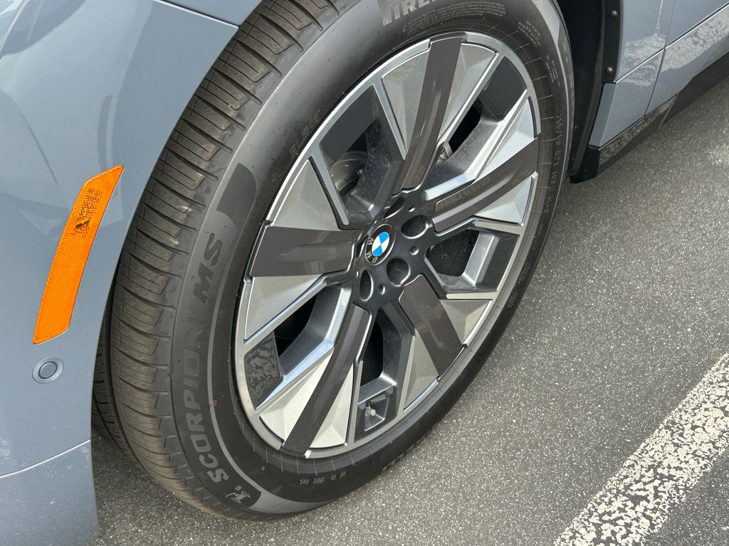 Thumbnail: 2026 BMW iX - 3