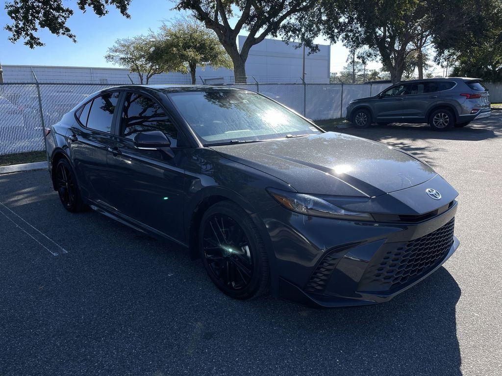2025 Toyota Camry SE's photo