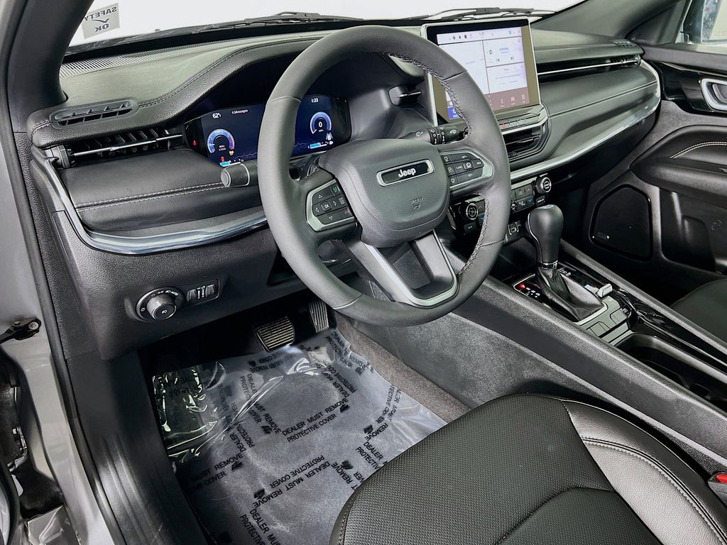 Used 2023 Silver Jeep Limited image 9
