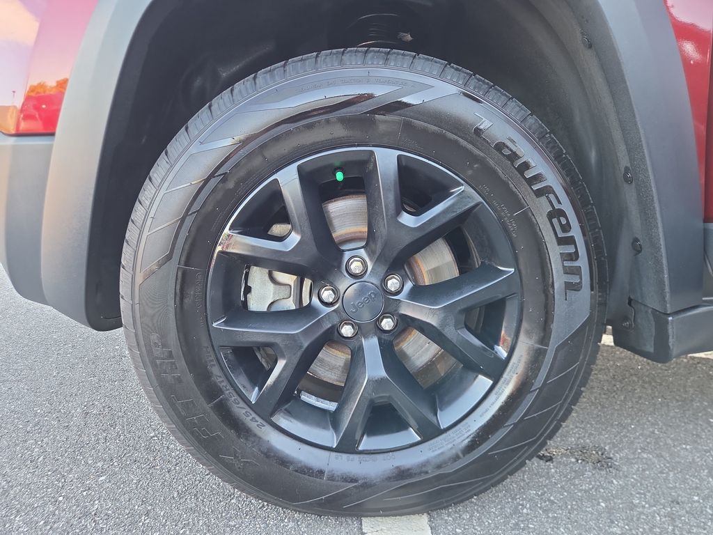 used 2018 Jeep Cherokee car, priced at $10,000