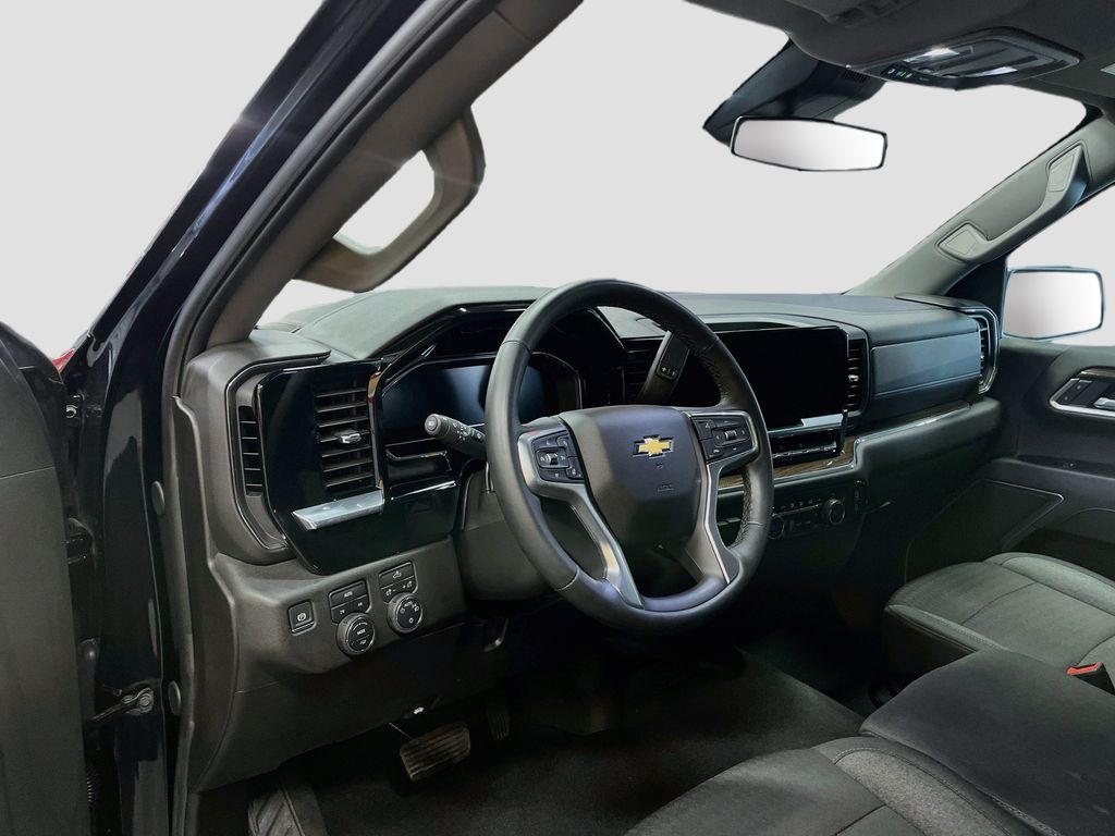 Used 2025 Black Chevrolet LT image 9
