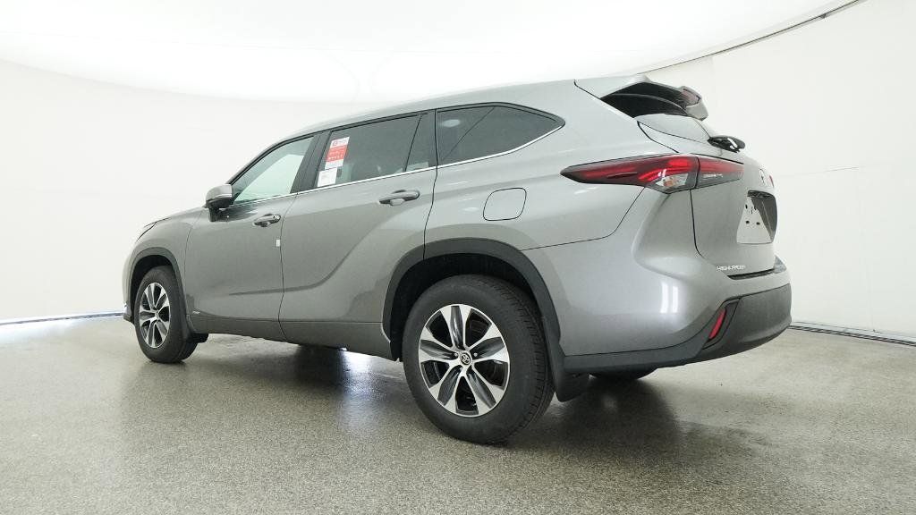 Thumbnail: 2026 Toyota Highlander - 21