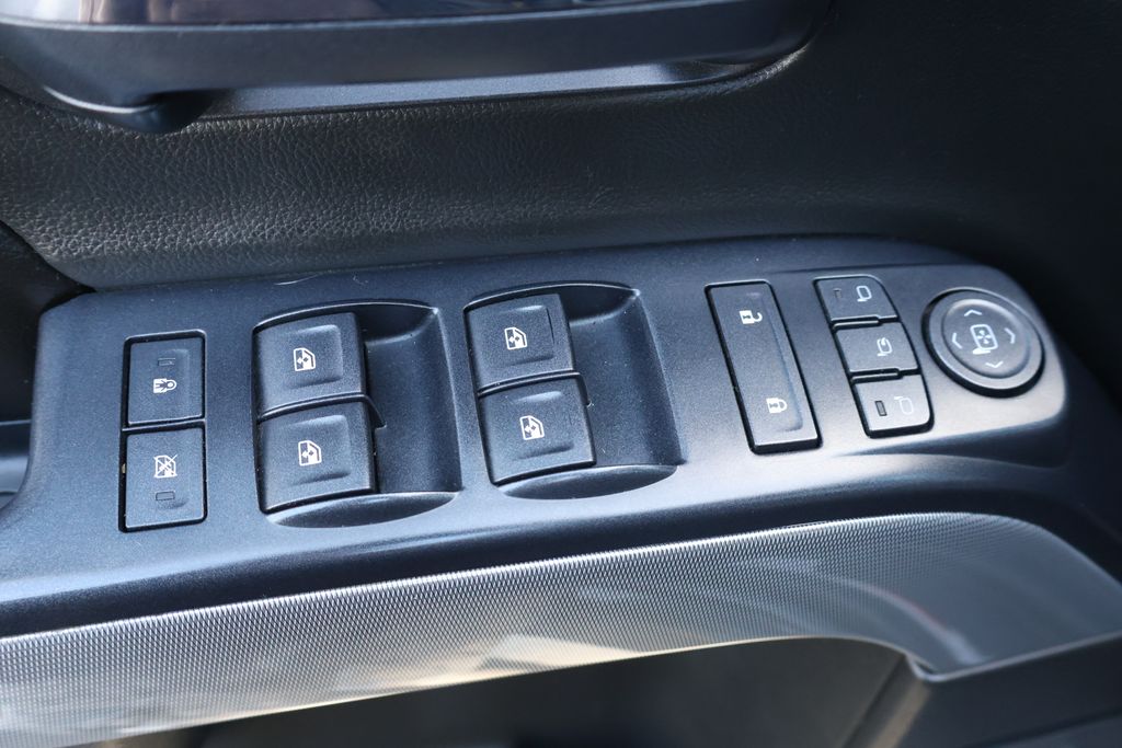 Thumbnail: 2017 Chevrolet Silverado 1500 - 16