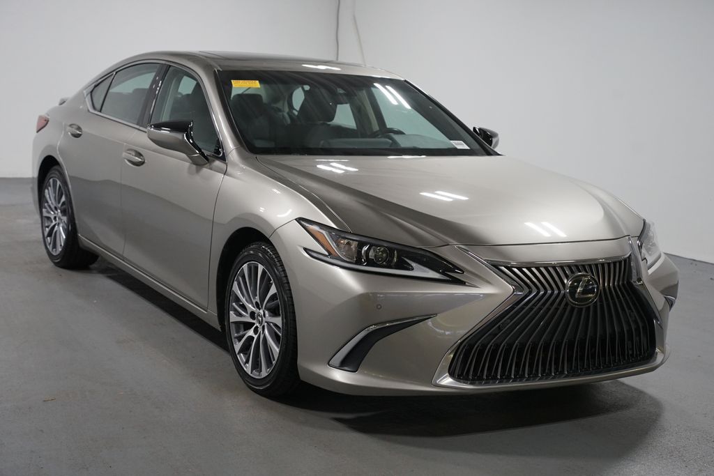 Thumbnail: 2021 Lexus ES - 3