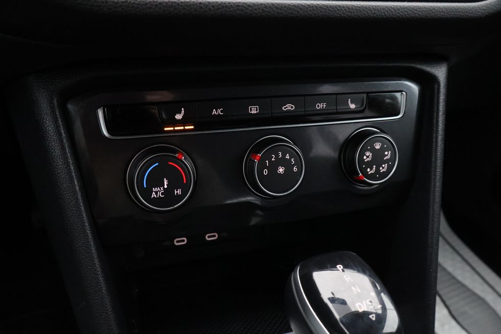 Thumbnail: 2022 Volkswagen Tiguan - 24