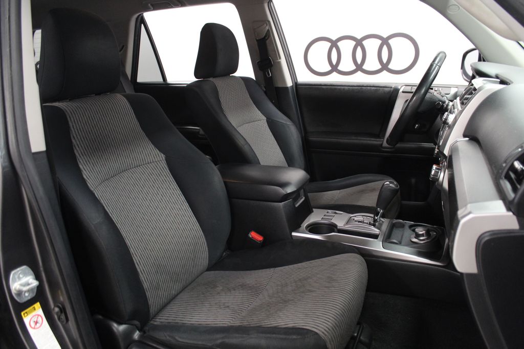 Thumbnail: 2015 Toyota 4Runner - 23