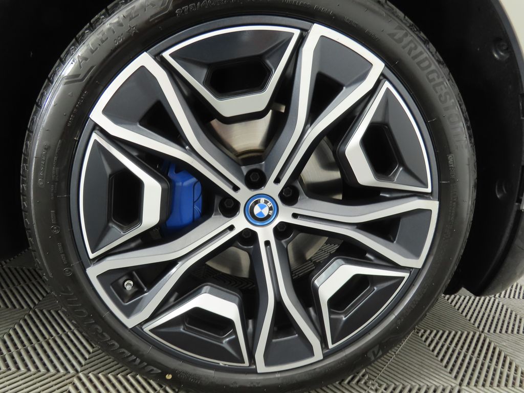 2024 BMW iX xDrive50 32