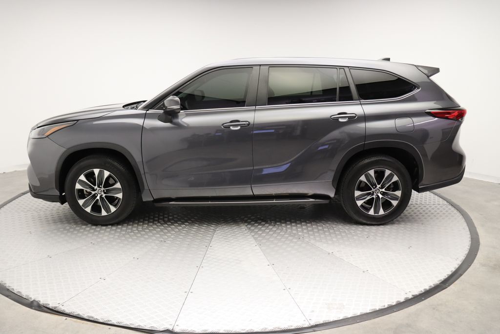 Thumbnail: 2023 Toyota Highlander - 12