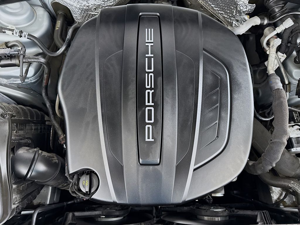 Thumbnail: 2020 Porsche Macan - 32