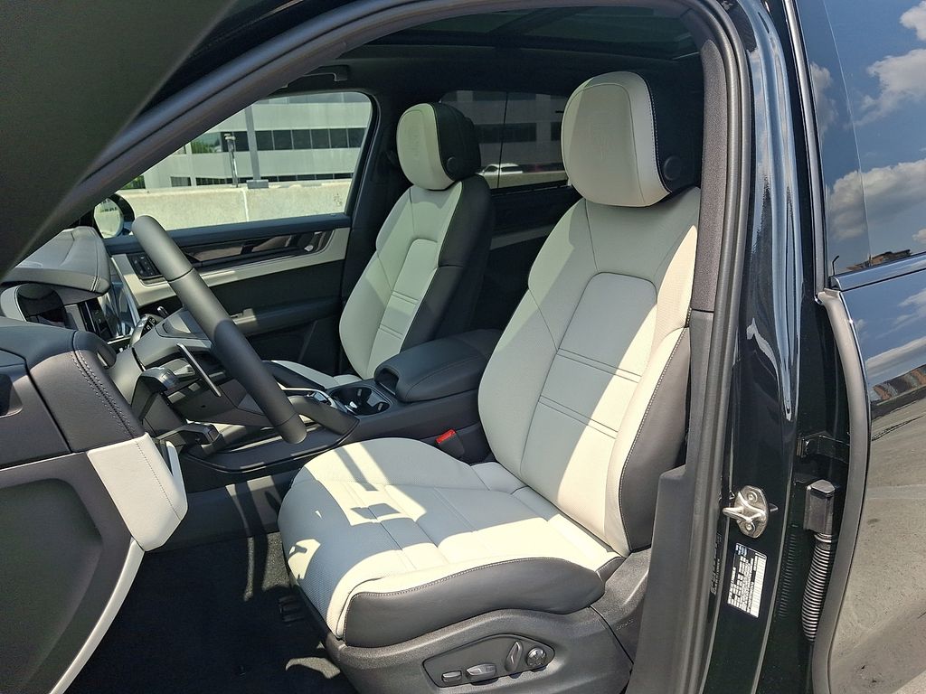 Thumbnail: 2026 Porsche Cayenne - 5