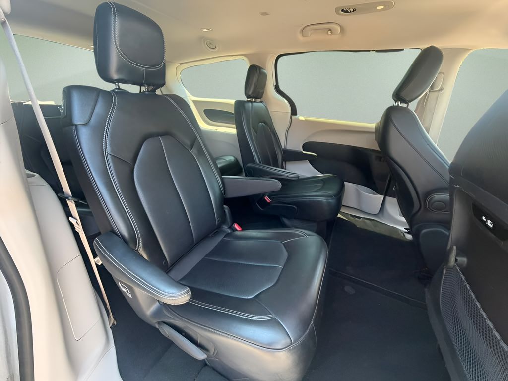 Used 2024 Chrysler Pacifica Van