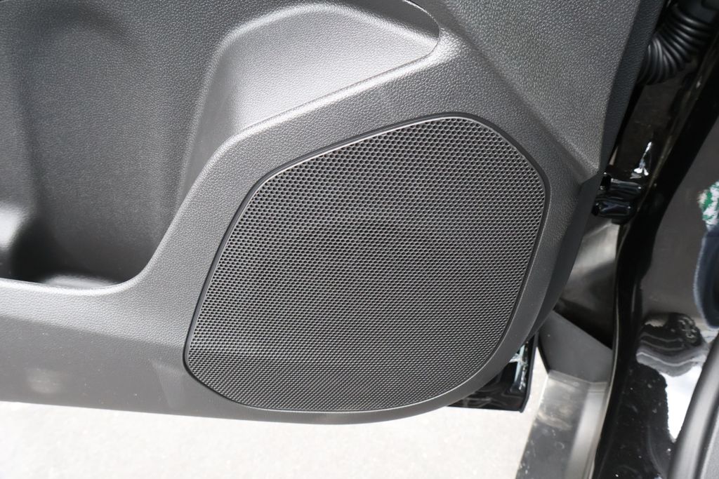 2025 Chevrolet Trax RS 16