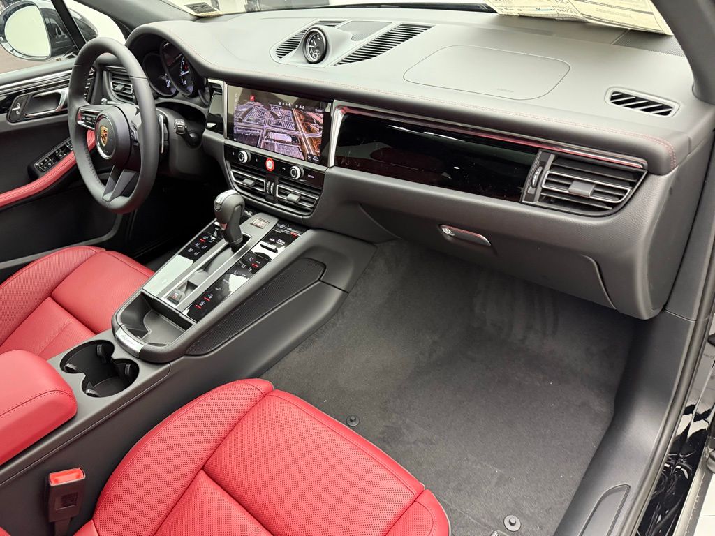 Thumbnail: 2025 Porsche Macan - 27