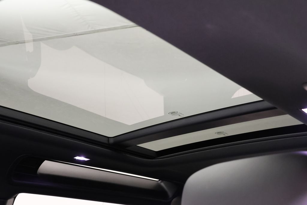 Thumbnail: 2025 Land Rover Defender - 13