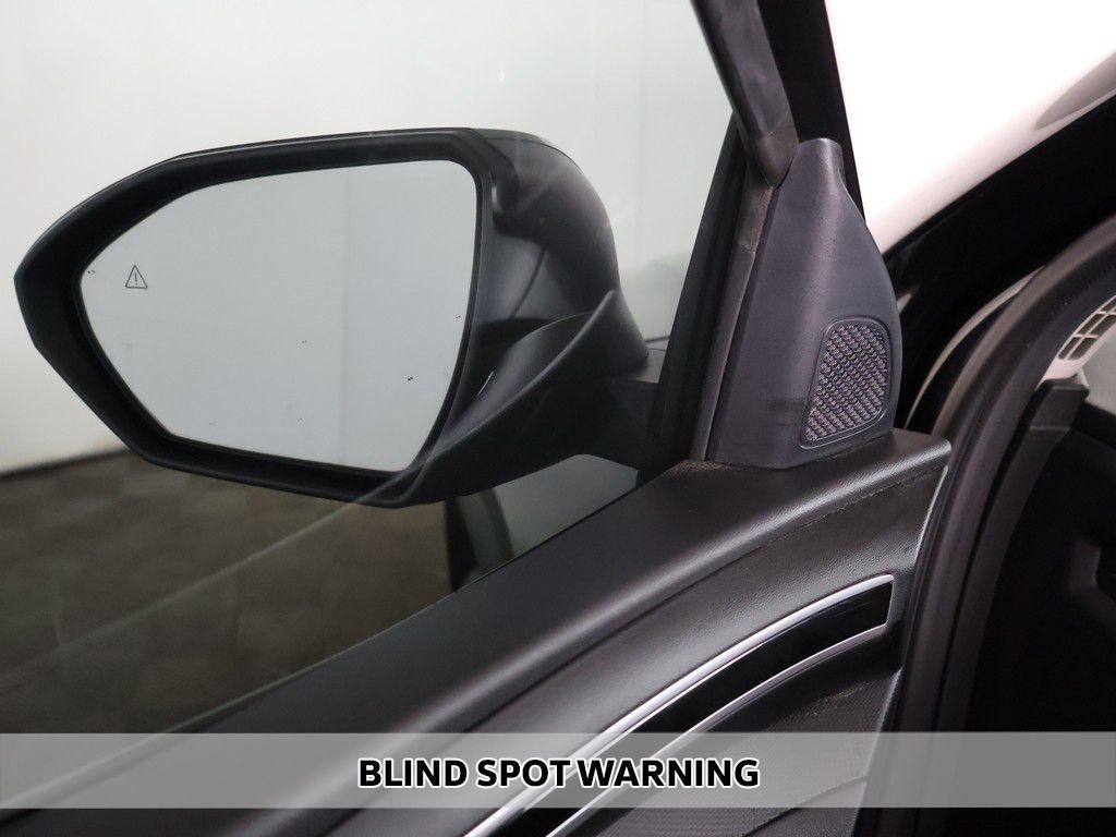 Used 2023 Black Hyundai SEL image 4