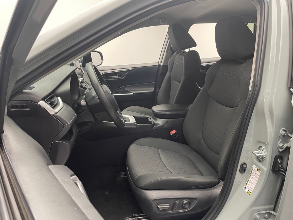 2023 Toyota RAV4 XLE 13