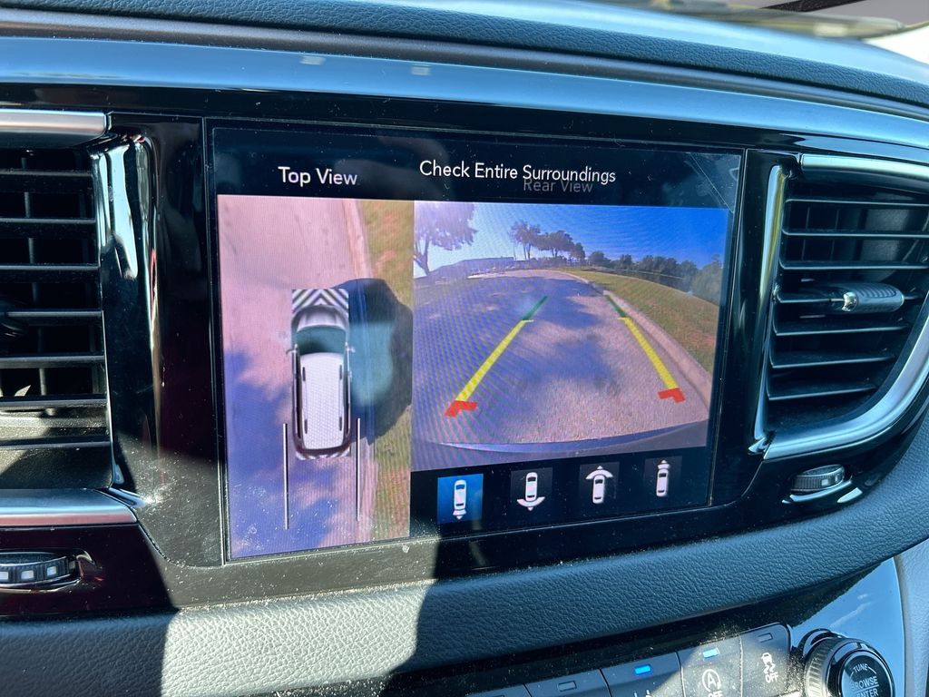 Thumbnail: 2019 Chrysler Pacifica - 17