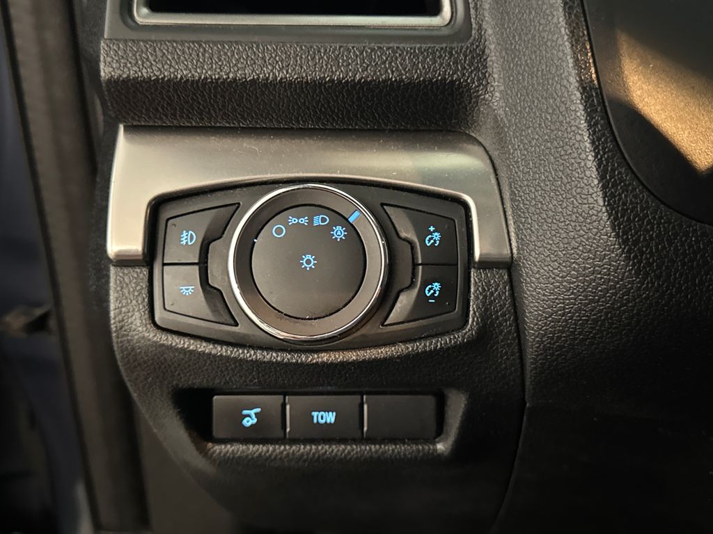 Certified Used 2018 Blue Ford XLT image 18