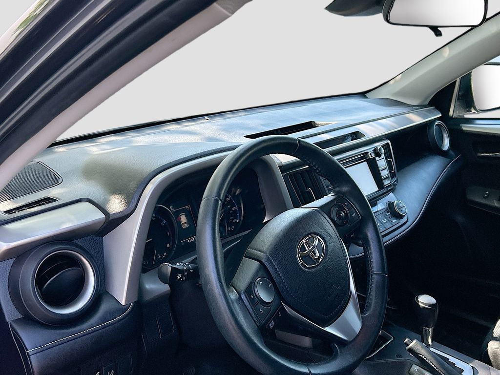 Thumbnail: 2017 Toyota RAV4 - 9