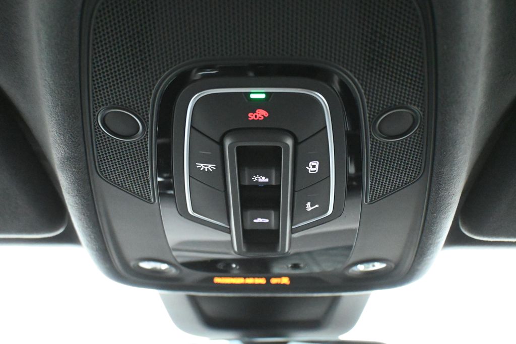 Thumbnail: 2026 Audi RS Q8 - 16