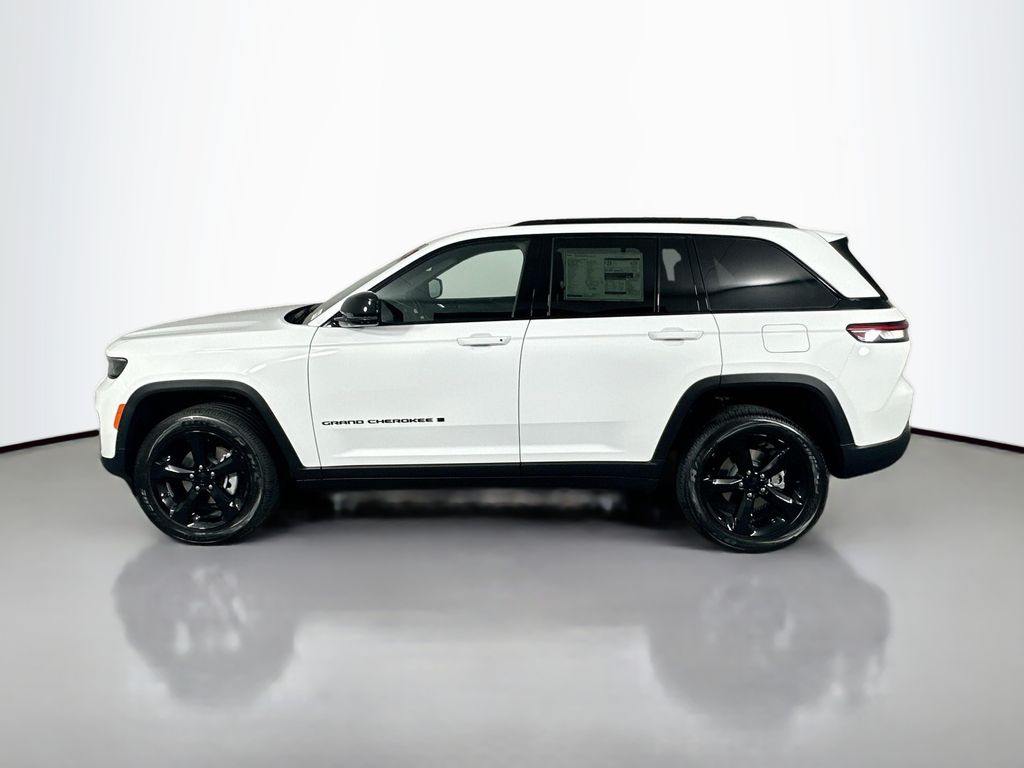 New 2025 White Jeep Altitude image 4