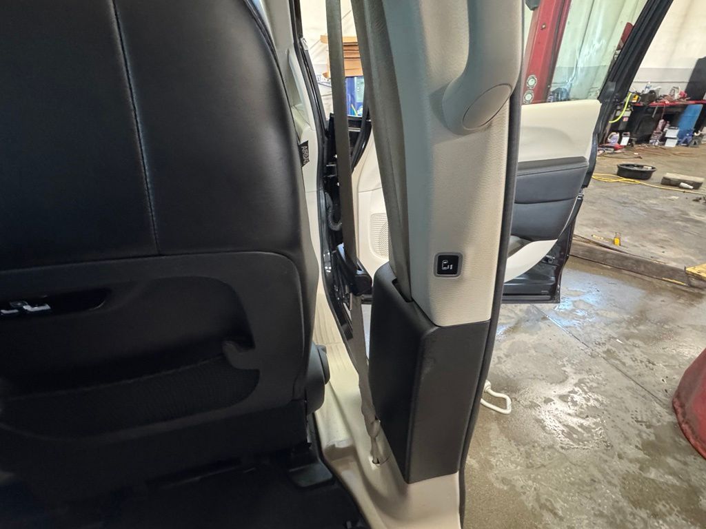 Used 2023 Chrysler Pacifica Van