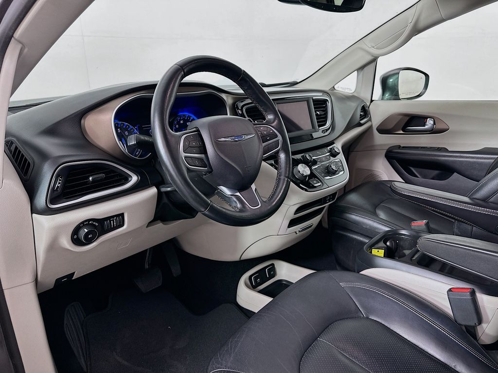 2019 Chrysler Pacifica Touring L 9