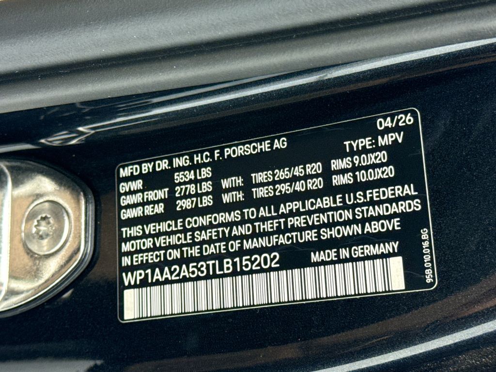 Thumbnail: 2026 Porsche Macan - 32