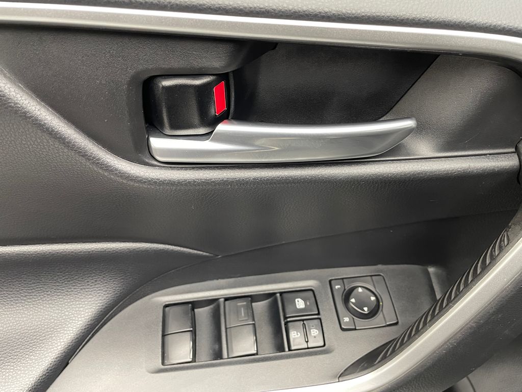 Thumbnail: 2021 Toyota RAV4 - 10