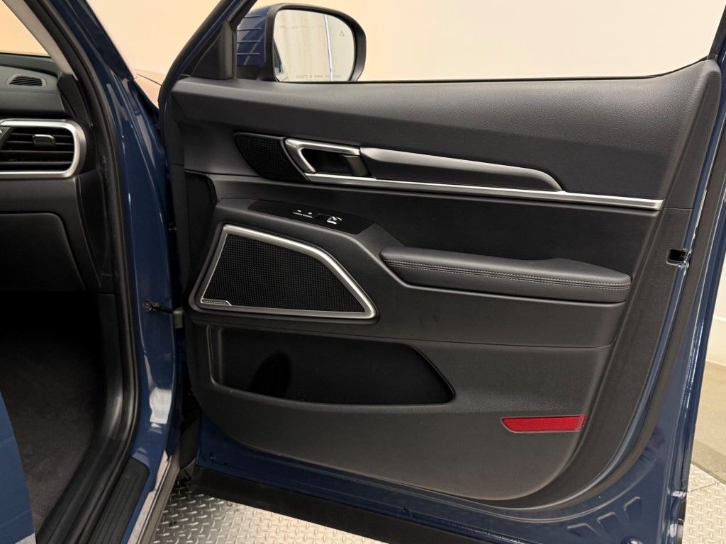 Thumbnail: 2023 Kia Telluride - 17