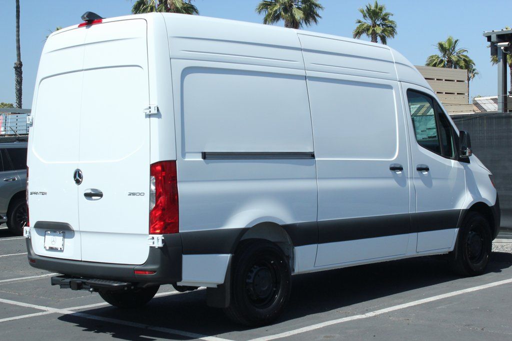 Thumbnail: 2025 Mercedes-Benz Sprinter - 2