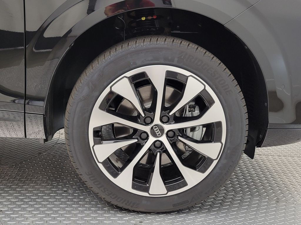 Thumbnail: 2026 Audi Q3 - 12