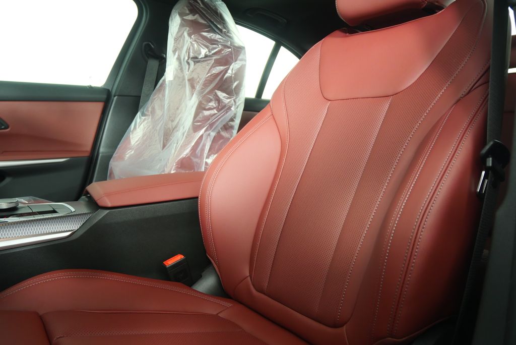 Thumbnail: 2026 BMW 3 Series - 10