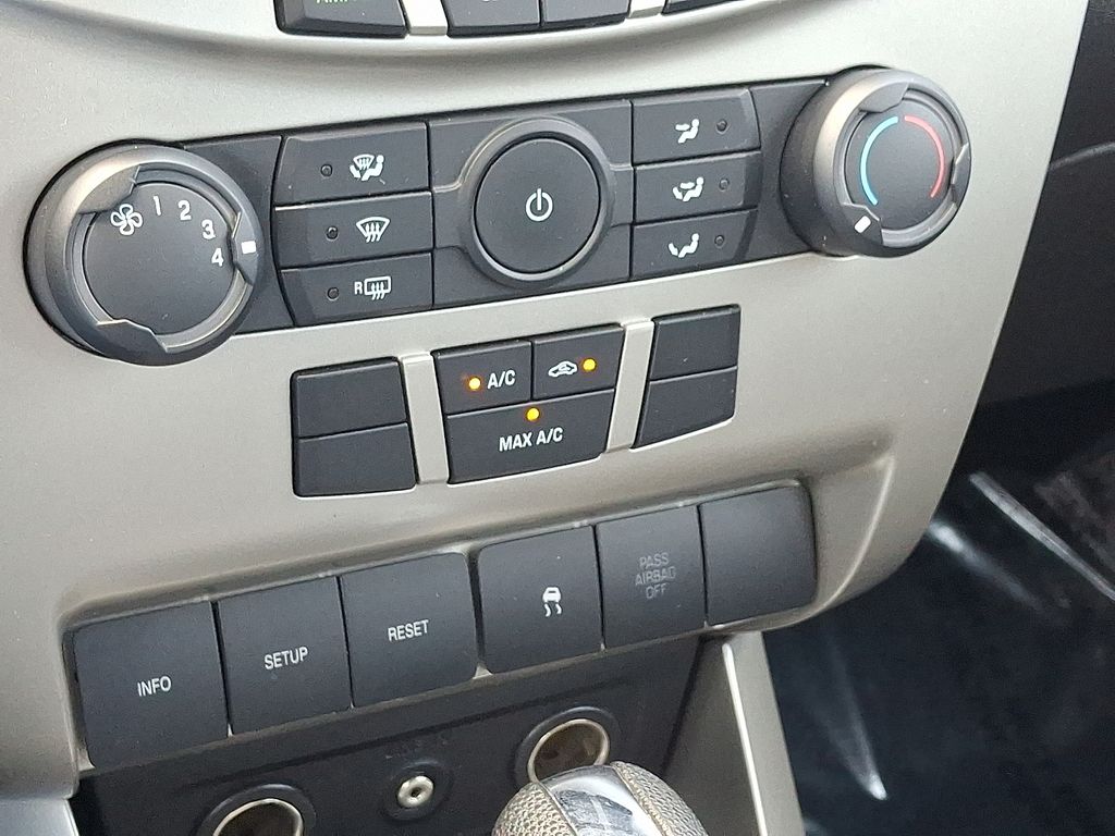 Thumbnail: 2011 Ford Focus - 16