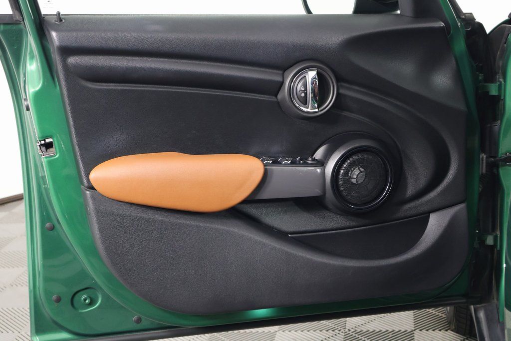 2020 MINI Cooper  12