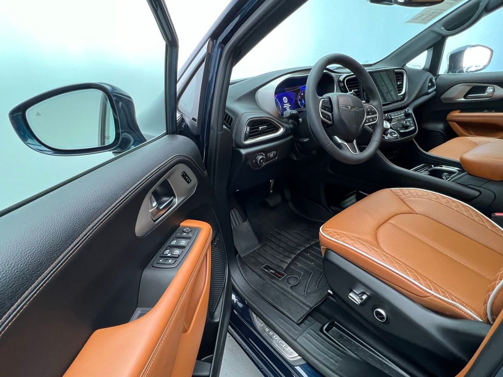 Thumbnail: 2024 Chrysler Pacifica - 30