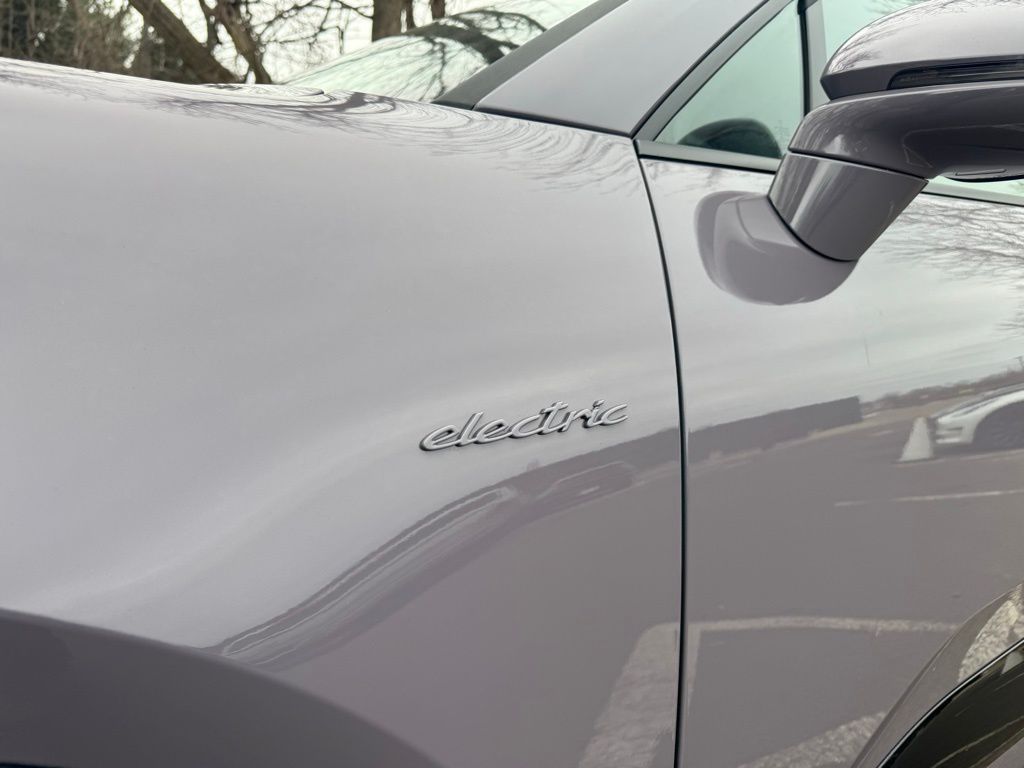 Thumbnail: 2025 Porsche Macan - 10
