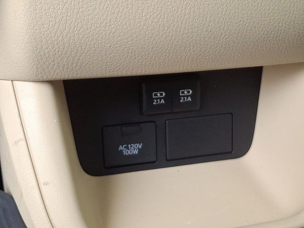 Thumbnail: 2017 Toyota Highlander - 12
