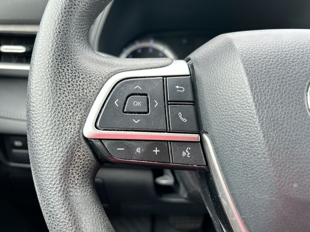 Thumbnail: 2022 Toyota Highlander - 7
