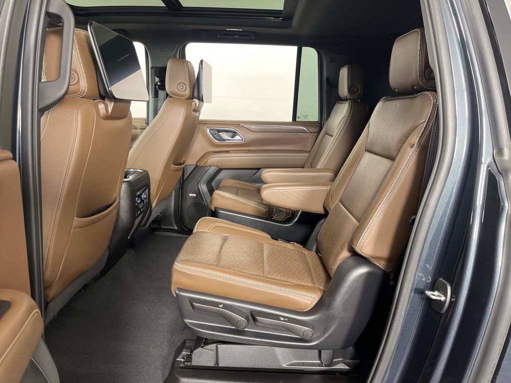 Thumbnail: 2022 Chevrolet Suburban - 29
