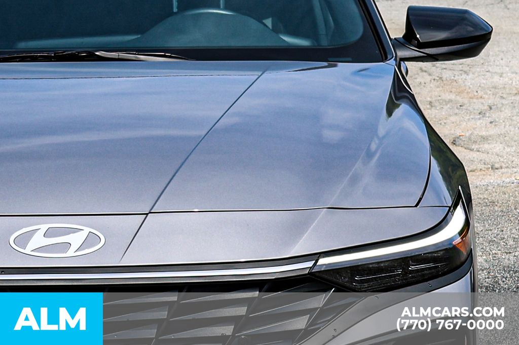 Used 2025 Silver Hyundai SEL Sport image 15