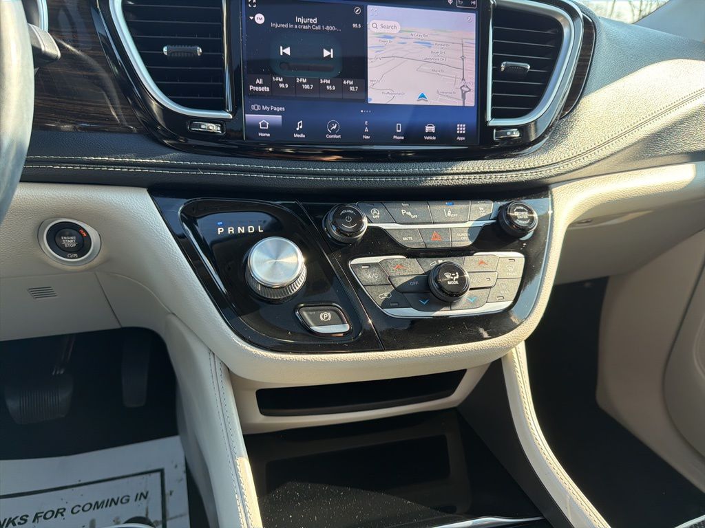 Thumbnail: 2021 Chrysler Pacifica - 16