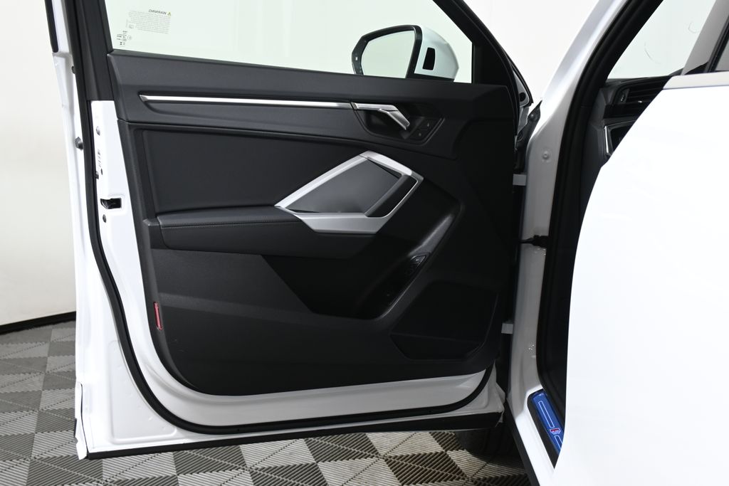 Thumbnail: 2025 Audi Q3 - 23